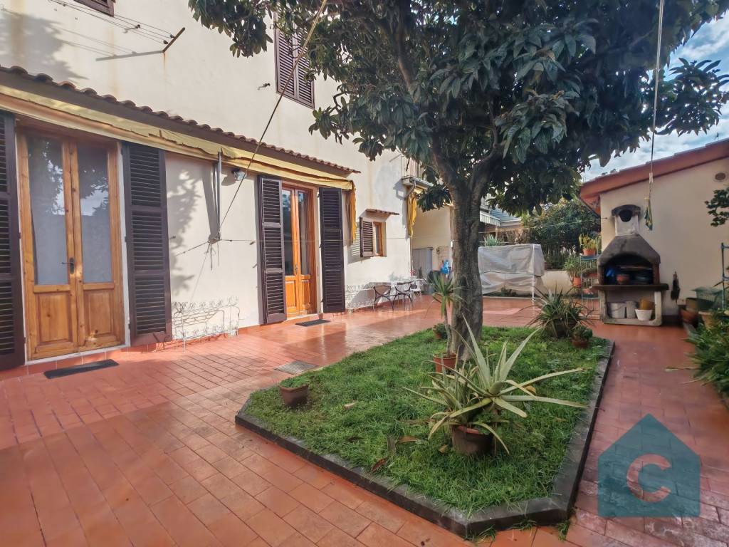 Casa indipendente a Prato in Via della Liberazione, 24 - Foto 3