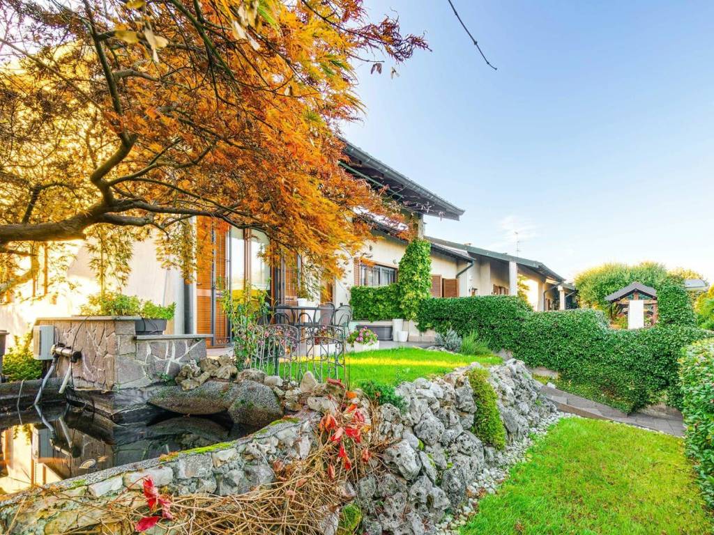 Villa a Saronno in Via Trieste , 26 - Foto 2