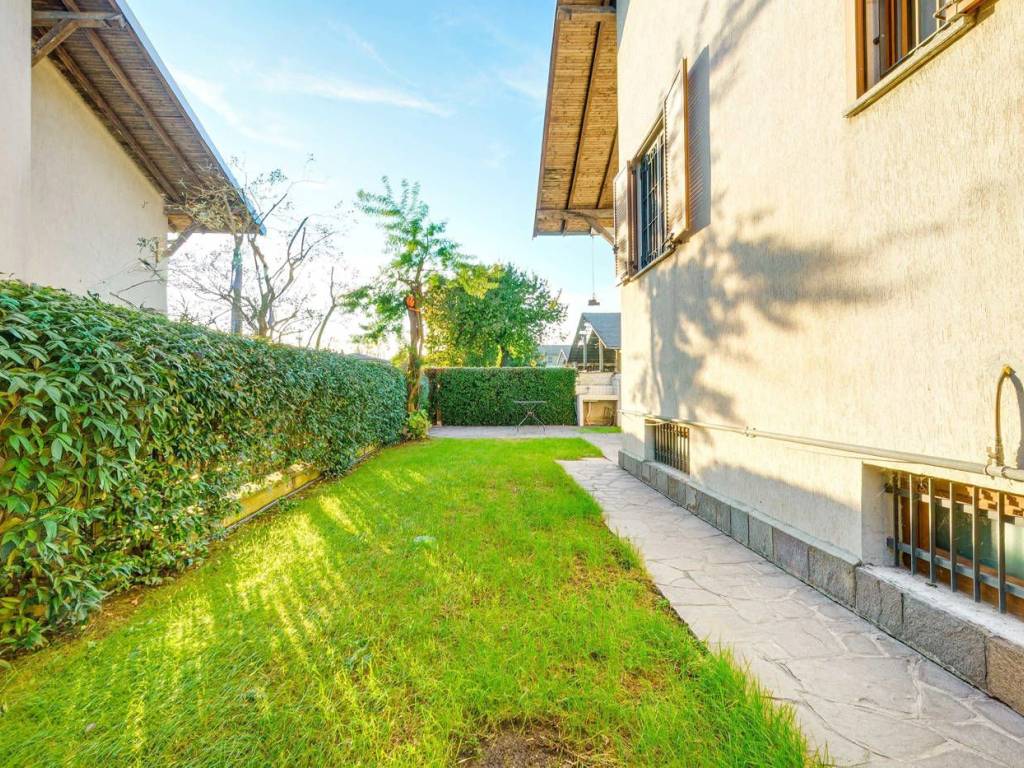 Villa a Saronno in Via Trieste , 26 - Foto 4