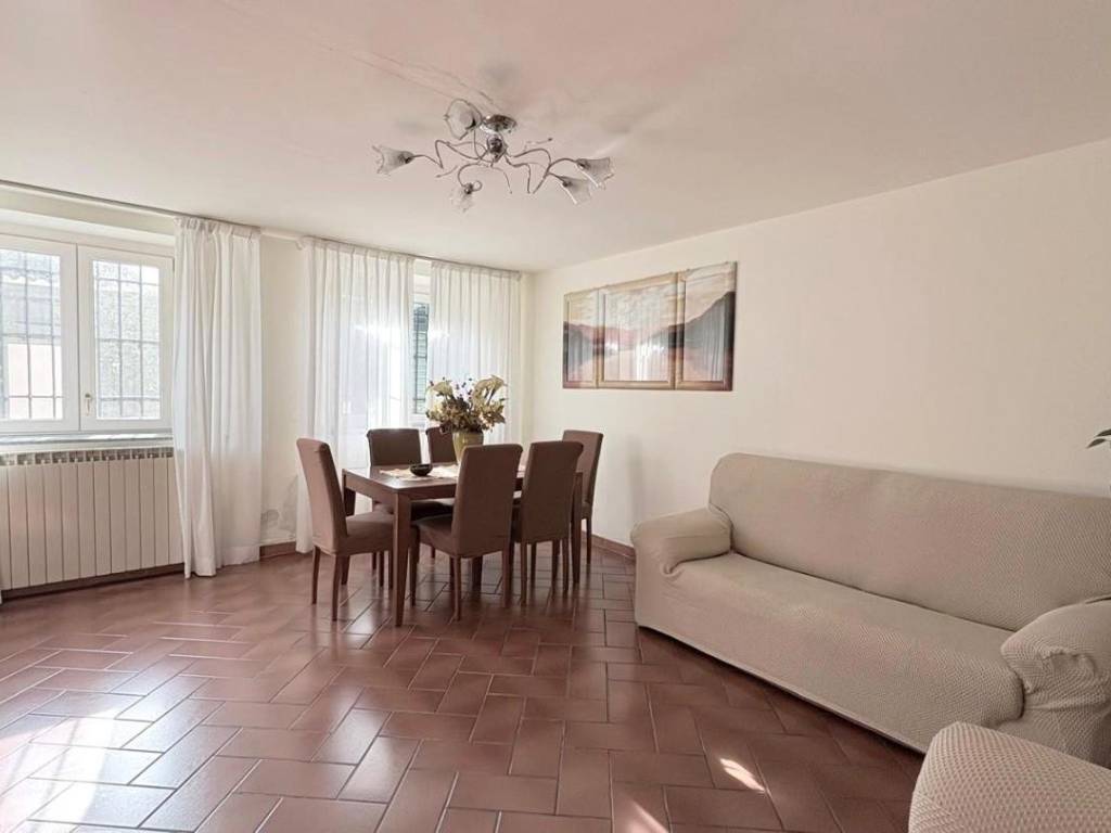 Casa indipendente a Lucca in Via per Carignano, , 55100 - Foto 2