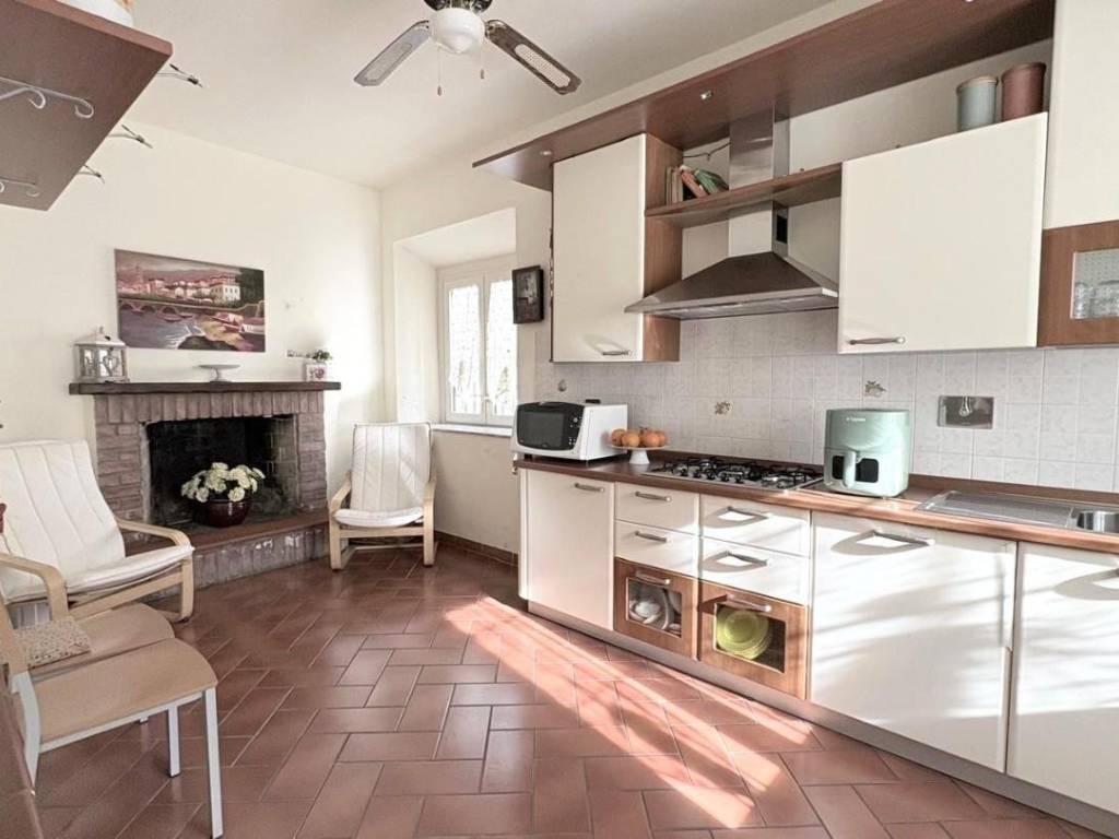 Casa indipendente a Lucca in Via per Carignano, , 55100 - Foto 5