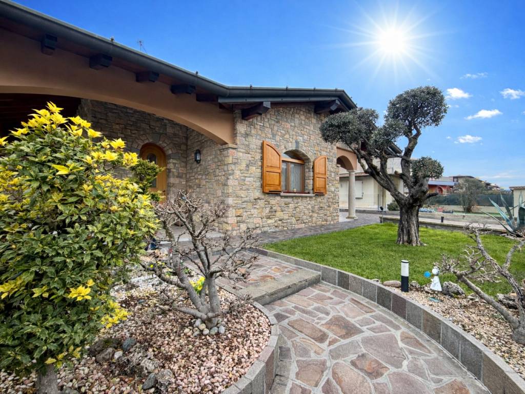 Villa a Comezzano-cizzago in Via Paolo VI - Foto 2