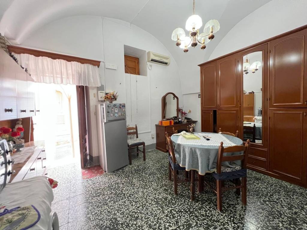 Casa indipendente a Ceglie messapica in Vico 2 Santoro Urgesi - Foto 4