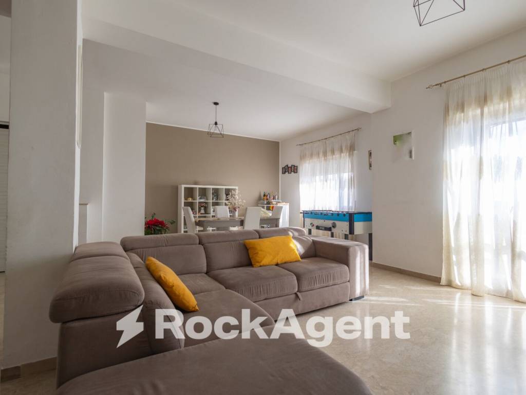 Appartamento a Catanzaro in Viale Vincenzo de Filippis, 61 - Foto 2