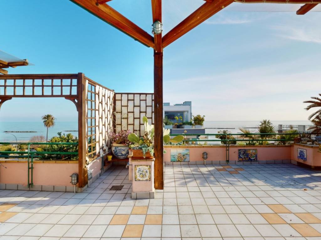 Attico / mansarda a San benedetto del tronto in Via Lucrezio Caro, 4 - Foto 3