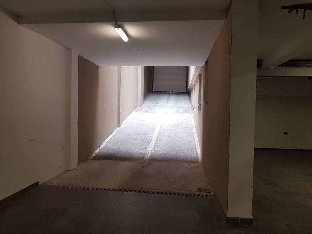 Box / garage a Bologna in Via Ugo Lenzi - Foto 3