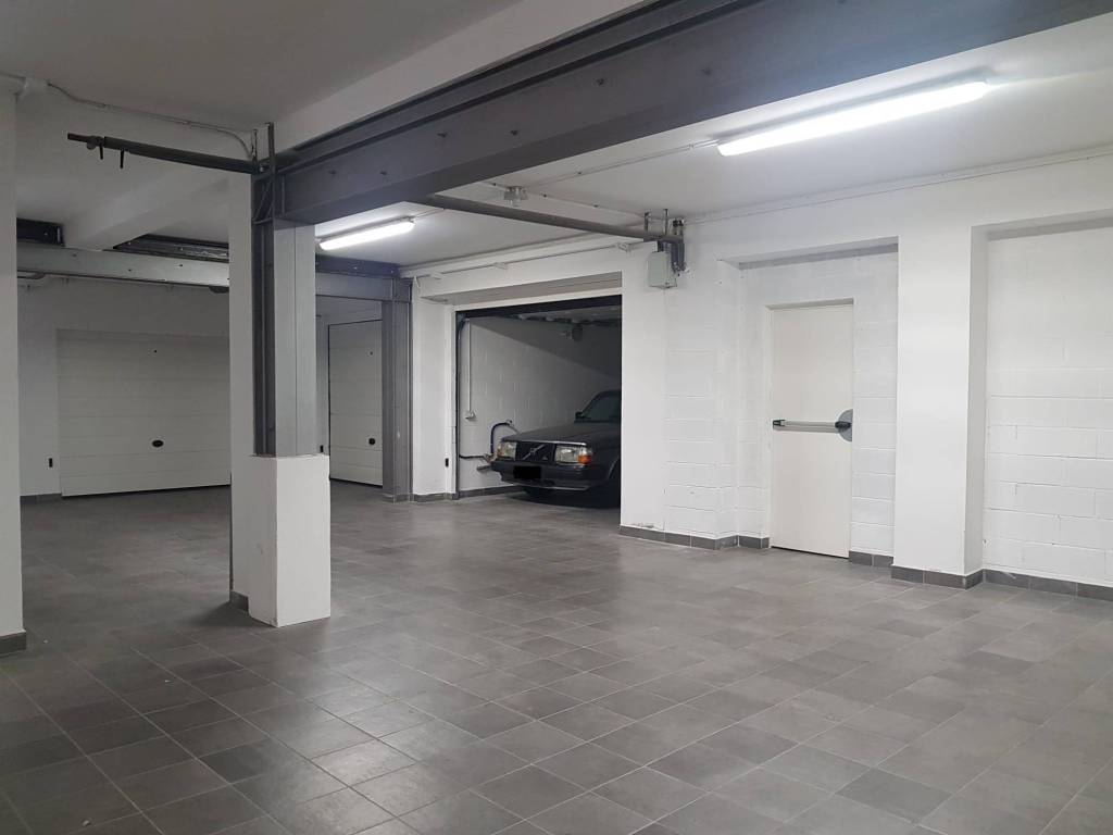 Box / garage a Bologna in Via Ugo Lenzi - Foto 4