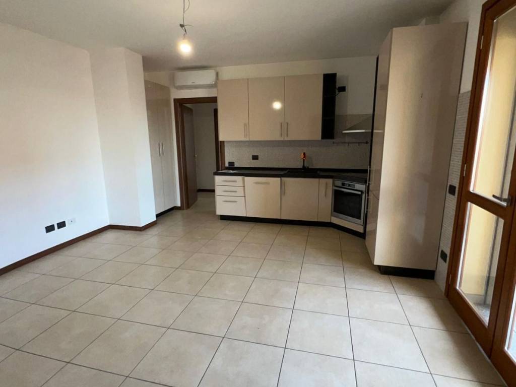 Appartamento a Saronno in Via Camillo Torres - Foto 3