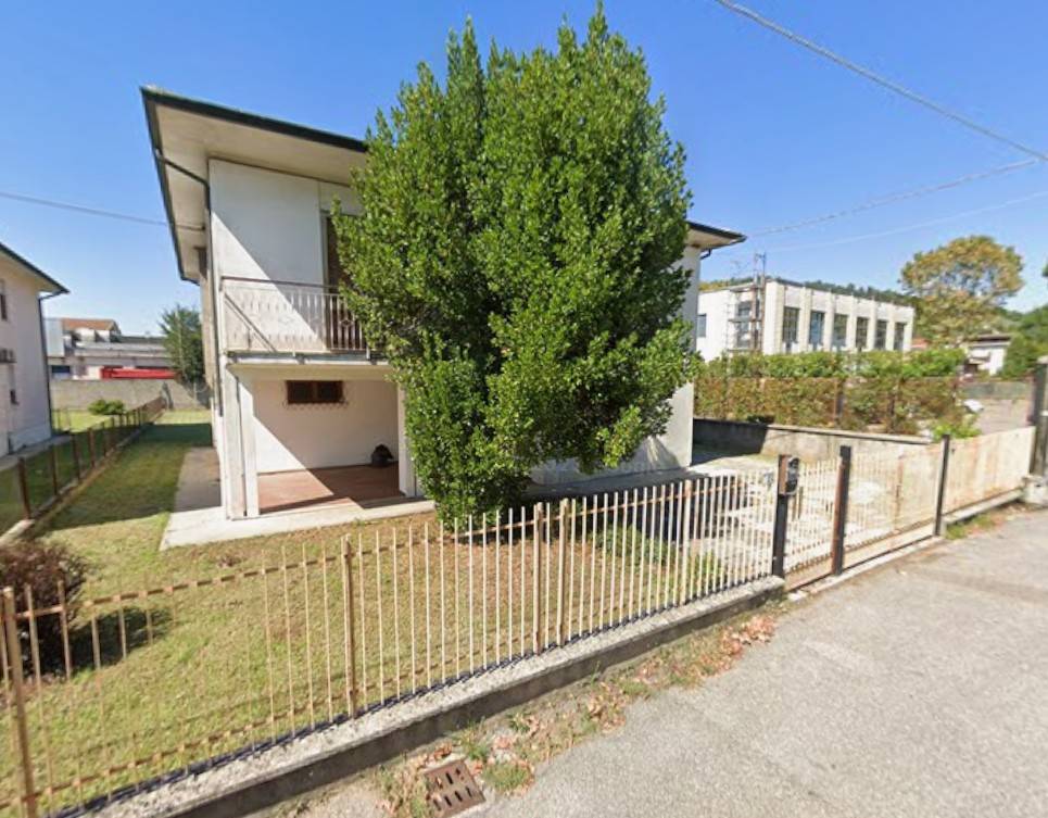 Casa indipendente a Montecchio maggiore in Via Luigi Einaudi, 2 - Foto 2