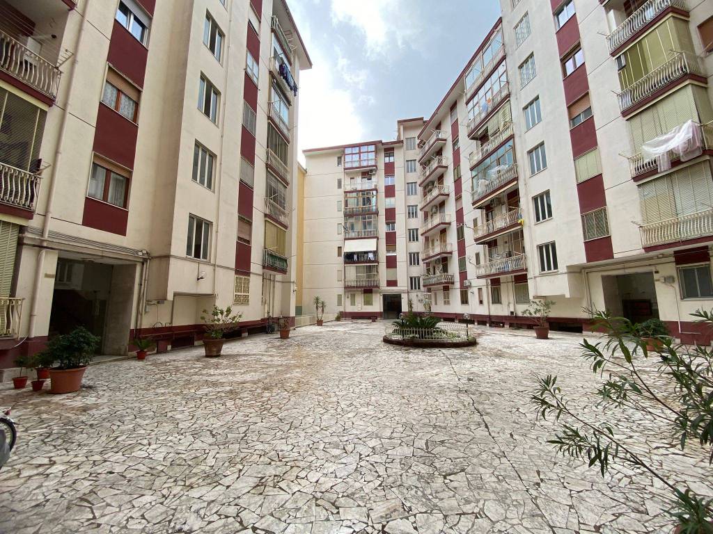 Appartamento a Castellammare di stabia in Via Renato Rajola, 41 - Foto 2