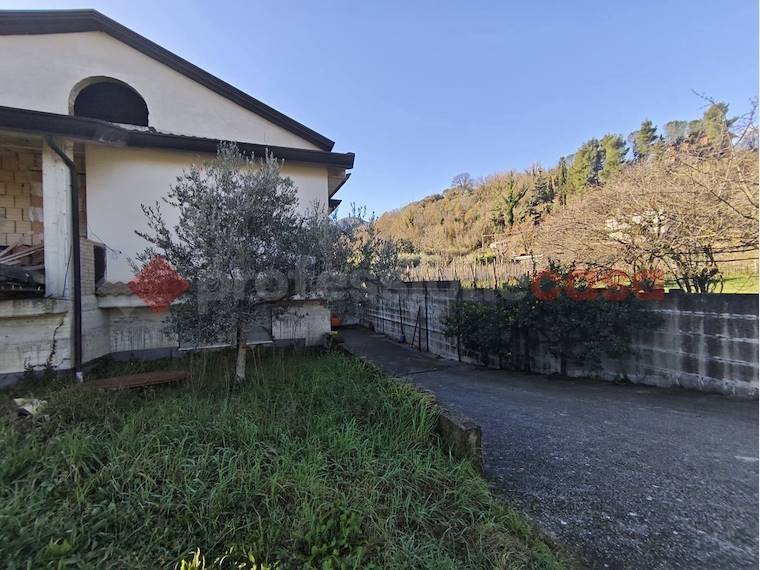 Villa a Mercato san severino in Via Corticelle, 40 - Foto 3