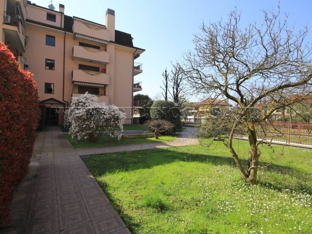 Appartamento a Magenta in Strada Padana Est, 11 - Foto 2