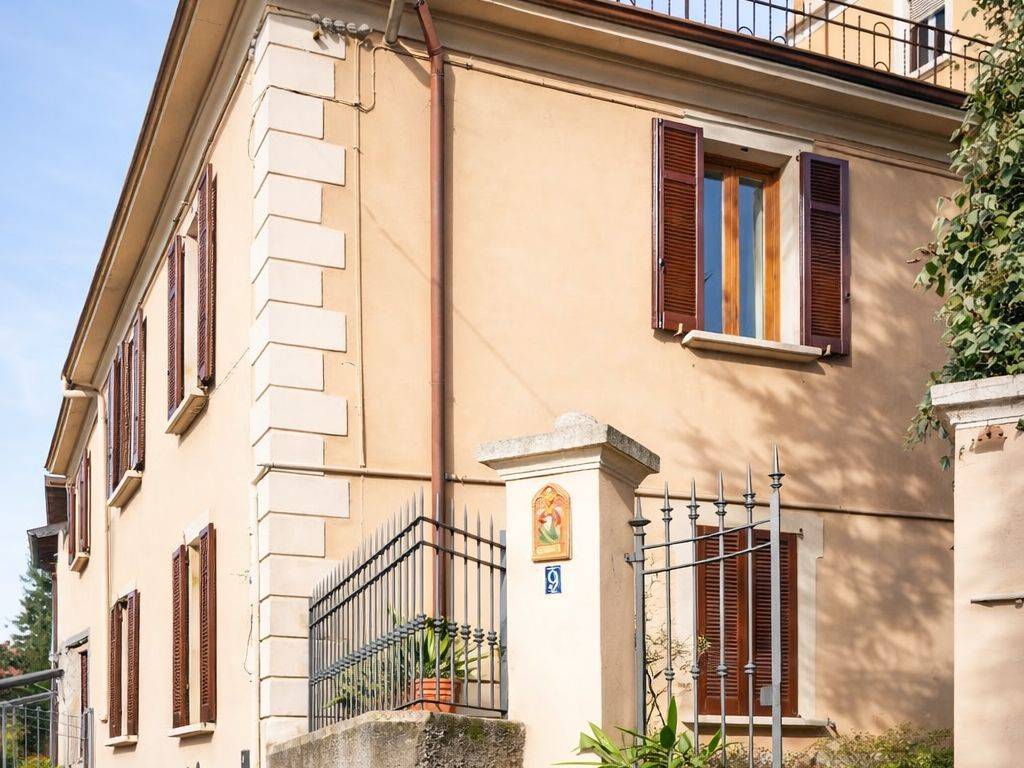 Appartamento a Como in Via Giovanni Bertacchi, 9 - Foto 2