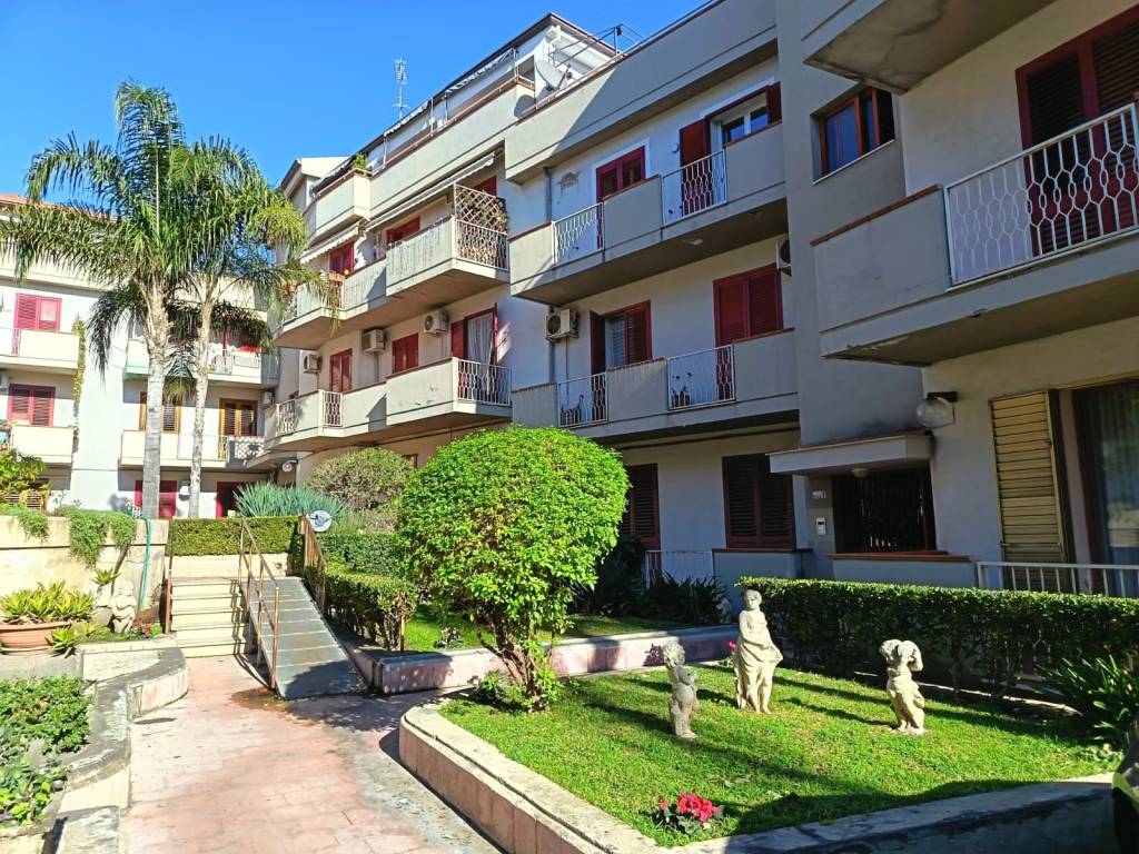 Appartamento a Catania in Via Leucatia, 72 - Foto 2
