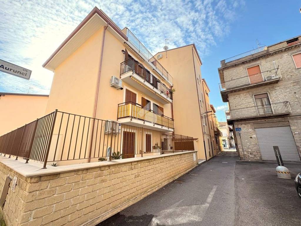 Appartamento a Fondi in Appartamento Via Degli Aurunci, 8 - Foto 2