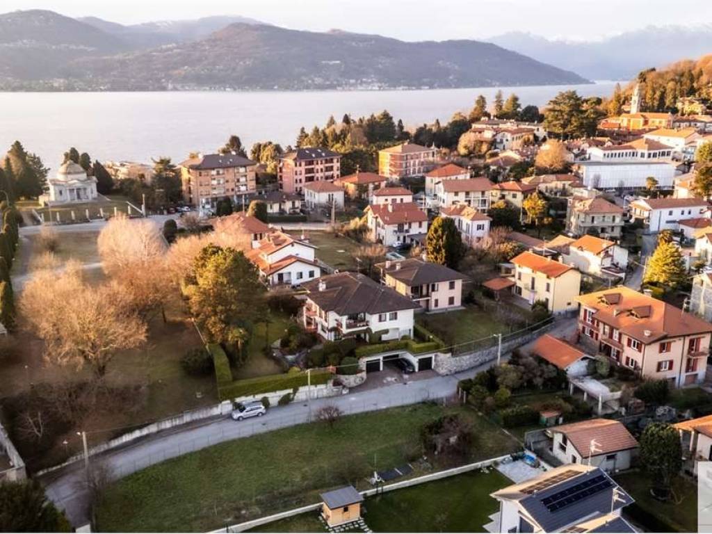 Villa a Ispra in Via Rozzolo, 173 - Foto 2