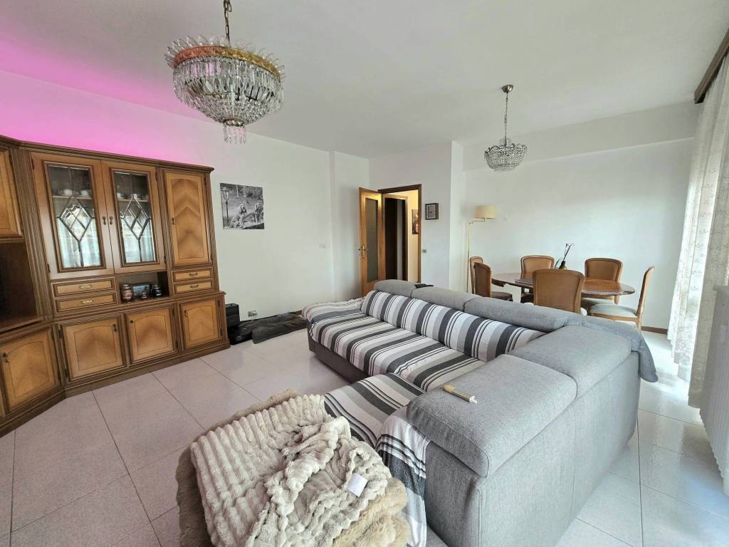 Appartamento a Verbania in Corso Benedetto Cairoli, 92 - Foto 2