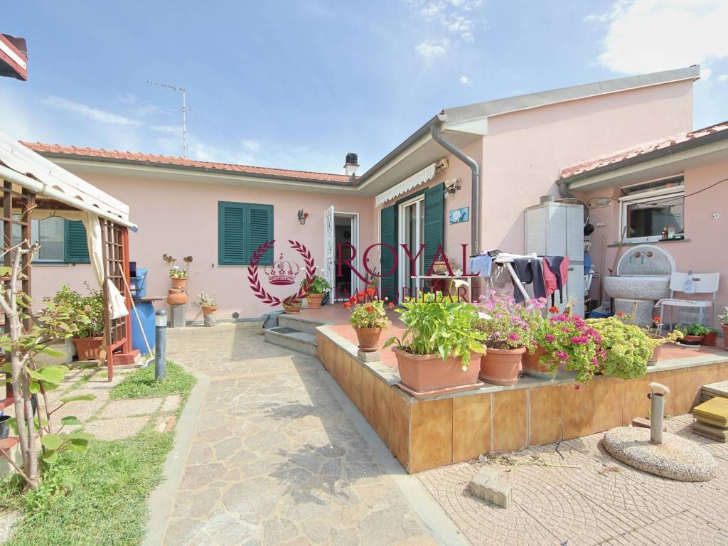 Villa a Livorno in Via Di Montenero - Foto 2