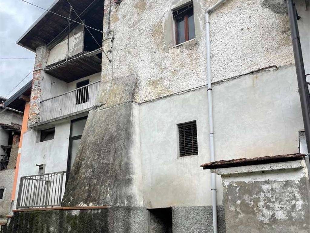 Casa indipendente a Varallo pombia in Vicolo Santo spirito - Foto 2