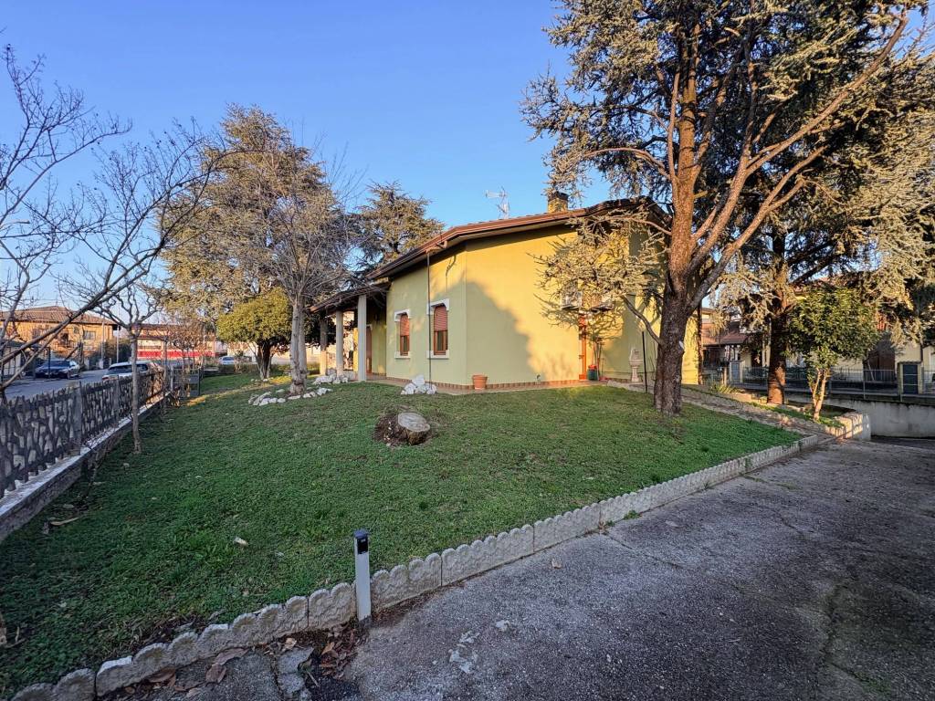 Villa a Montichiari in Via Sant'Antonio - Foto 4