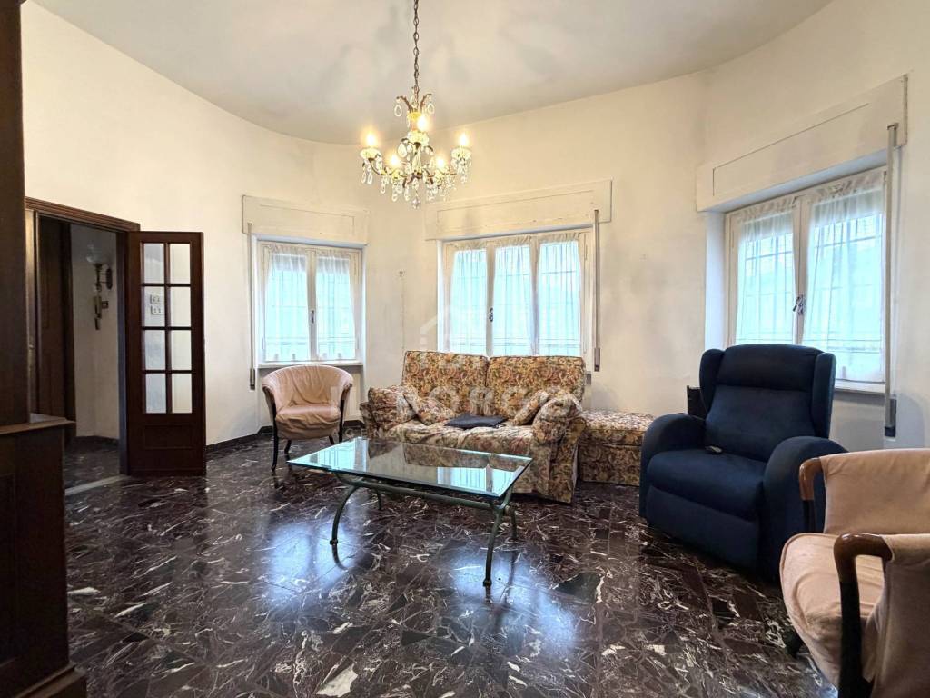 Villa a Pescia in Via del Vecchio Mercato - Foto 2