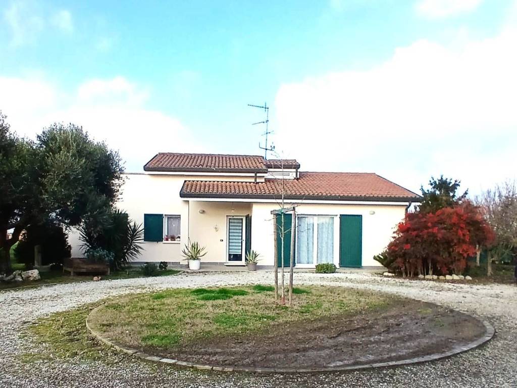 Villa a Ferrara in via stornana, 47 - Foto 2