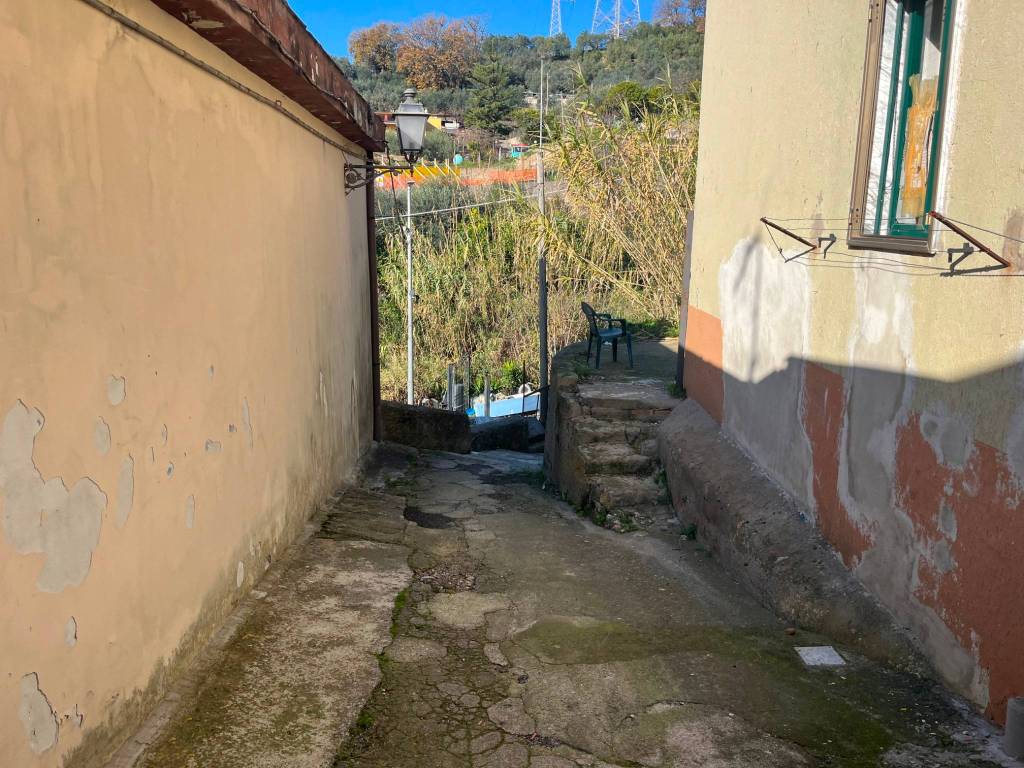 Casa indipendente a Salerno in Via Cappelle Superiori - Foto 2