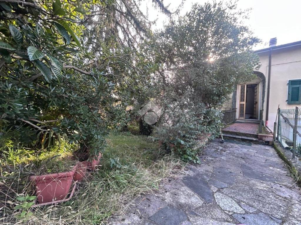 Casa indipendente a Sarzana in Viale Vittorio Alfieri, 26 - Foto 2