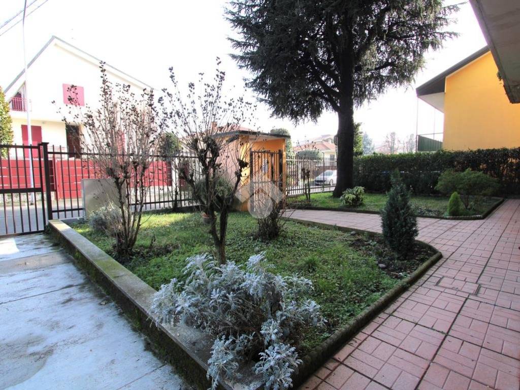 Appartamento a Bareggio in Via Padre Gemelli, 9 - Foto 2