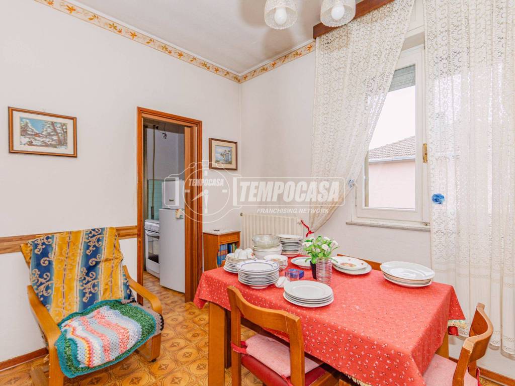 Villa a Sannazzaro de' burgondi in Via Alessandro Manzoni 14 - Foto 4