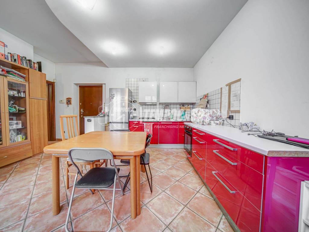 Appartamento a Jerago con orago in Via Cristoforo Colombo 11 - Foto 3