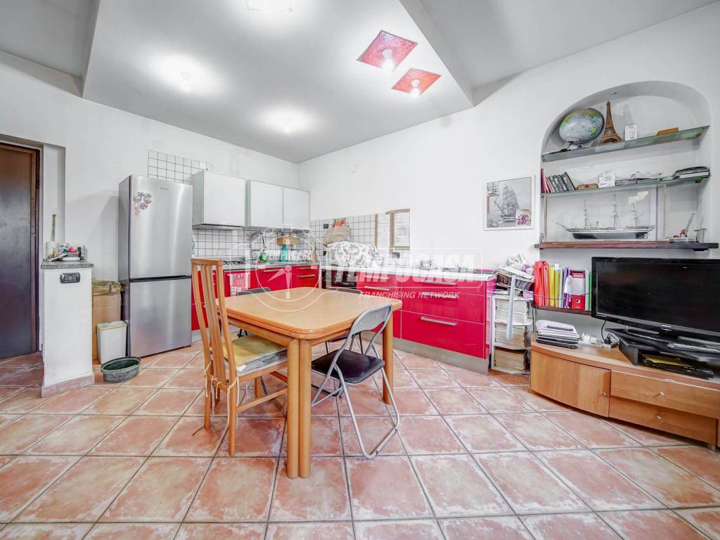 Appartamento a Jerago con orago in Via Cristoforo Colombo 11 - Foto 4