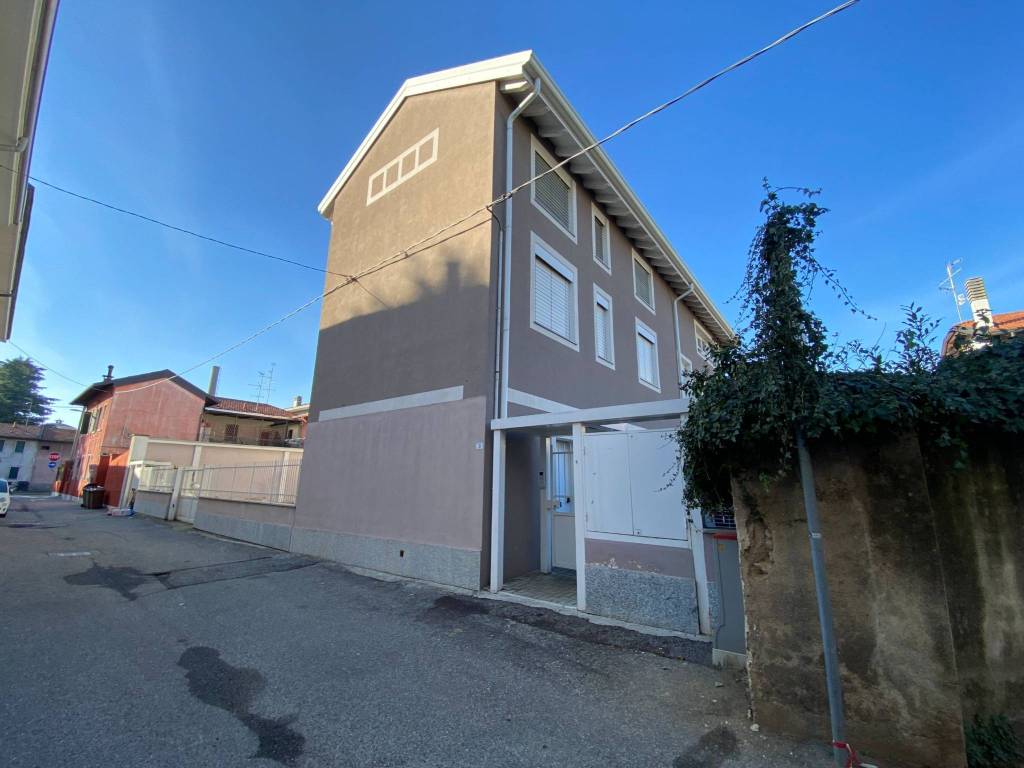 Appartamento a Gallarate in Via Pasubio, 3 - Foto 2