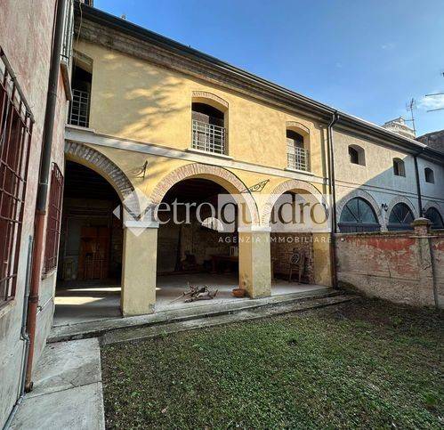 Palazzo / stabile a Ostiglia in Via Ghinosi 28 - Foto 4