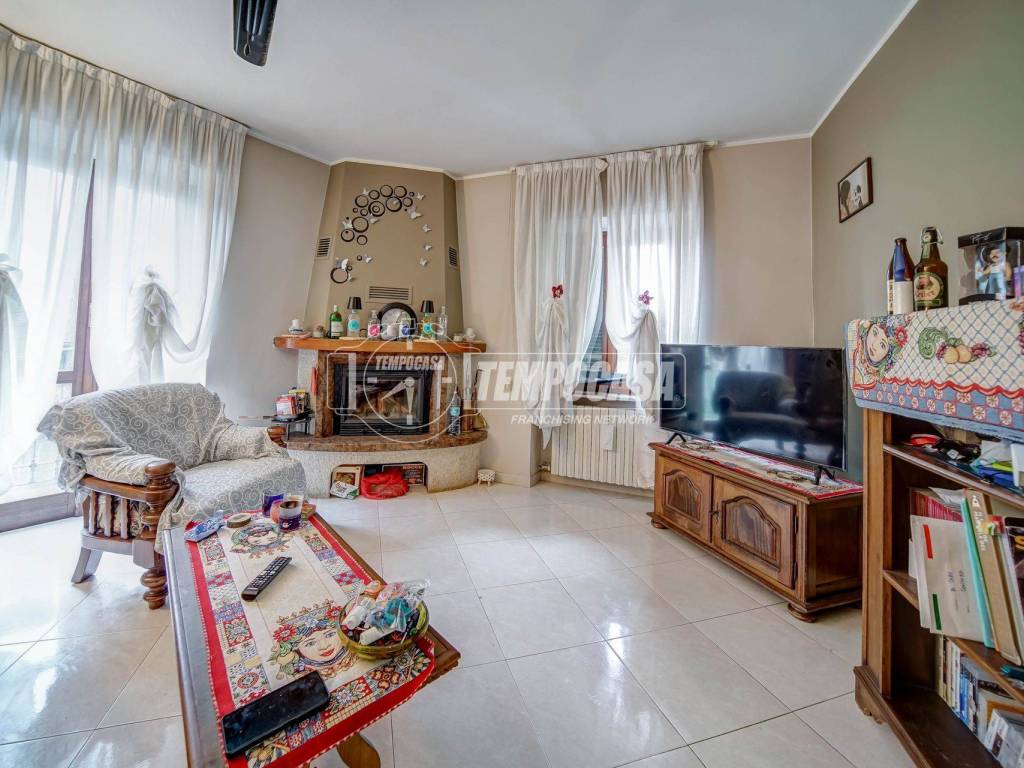 Casa indipendente a Azzate in Via Castello, 6 - Foto 3