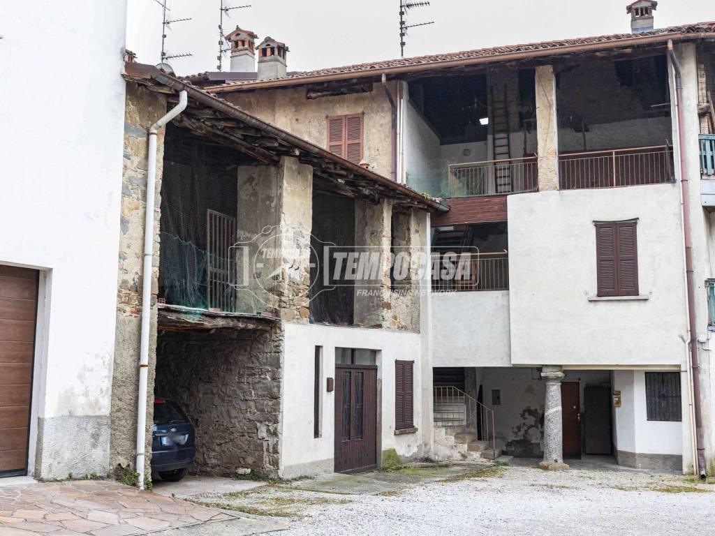 Casa indipendente a Oggiono in Via Giuseppe Parini 28 - Foto 2
