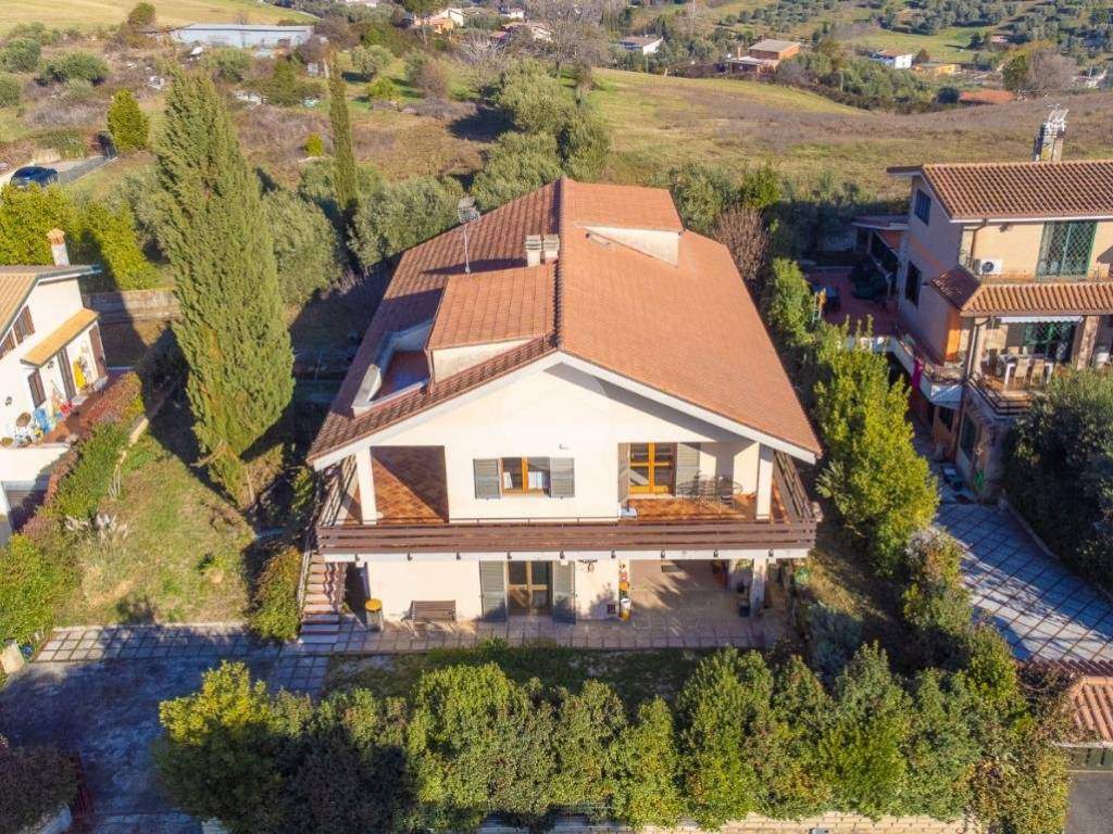 Villa a Guidonia montecelio in Via Monte Bianco, 195 - Foto 2