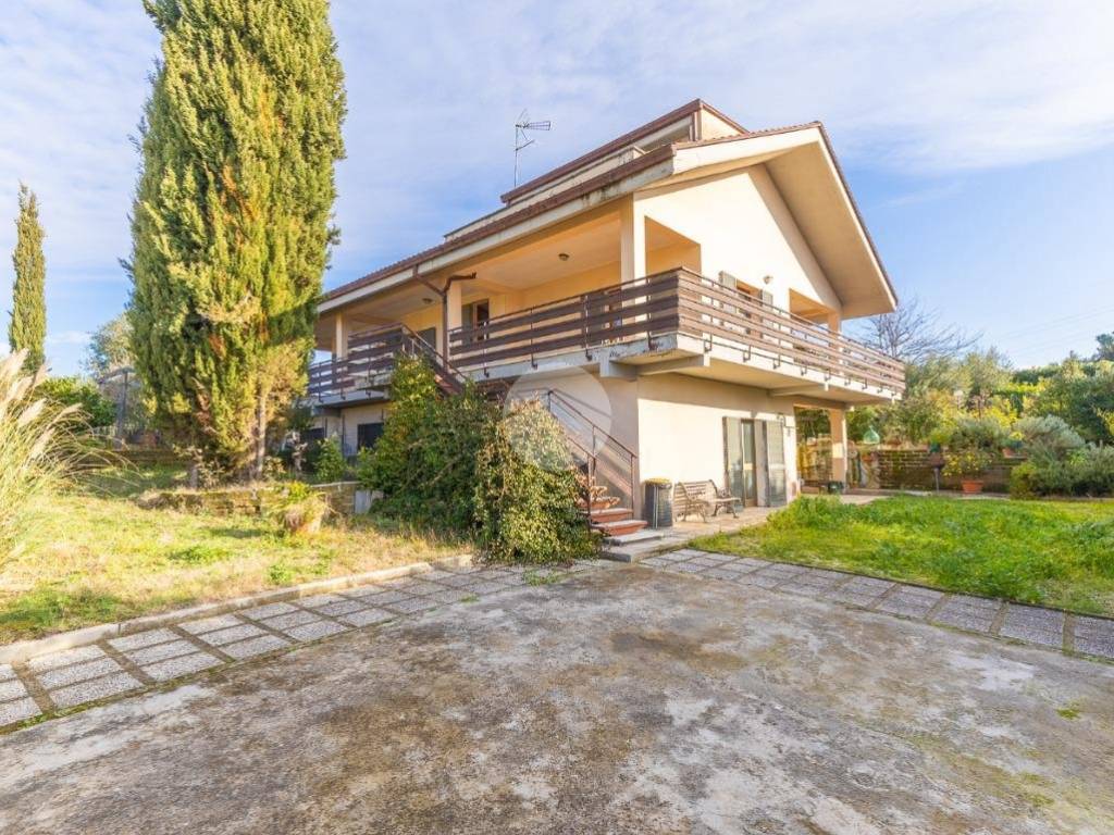 Villa a Guidonia montecelio in Via Monte Bianco, 195 - Foto 4