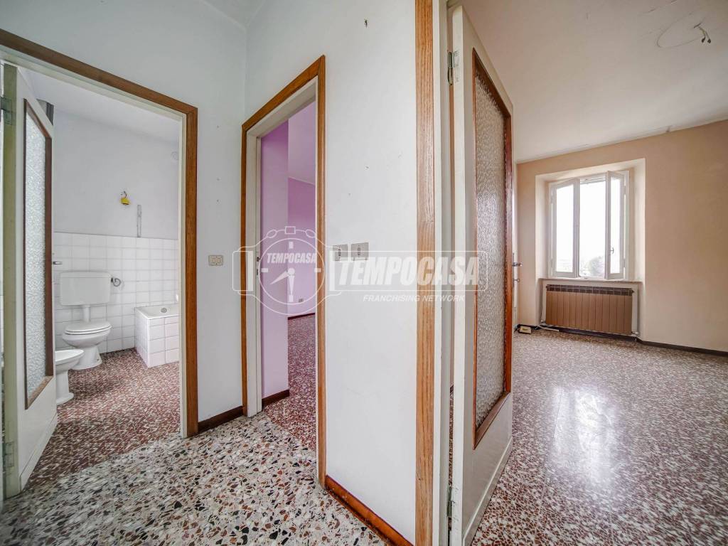 Appartamento a Carnago in Via Giuseppe Garibaldi 39 - Foto 4