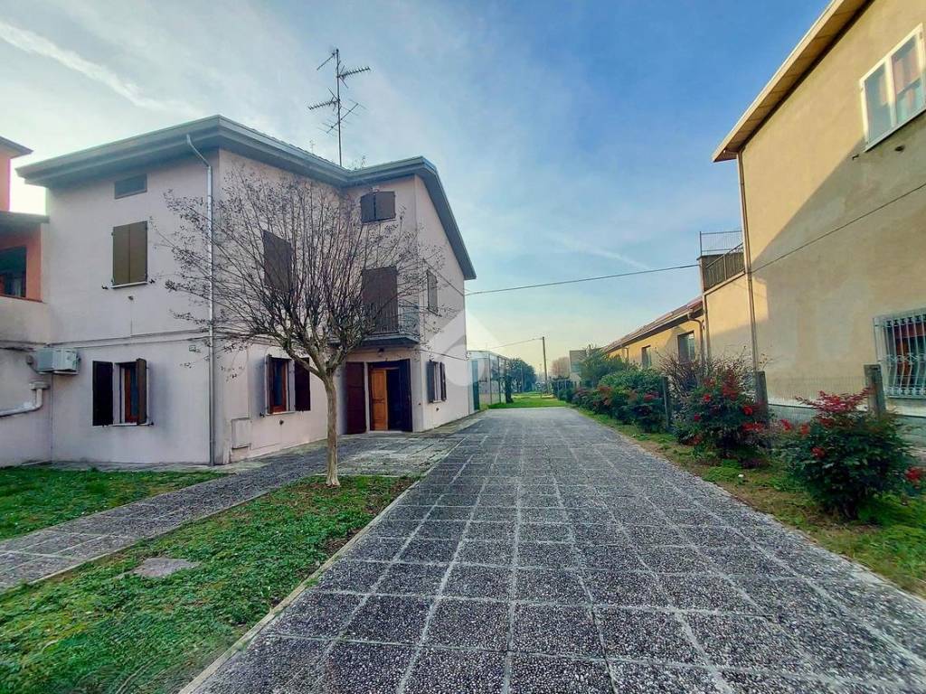 Villetta a schiera a Rolo in VIA ROMA, 125 - Foto 2
