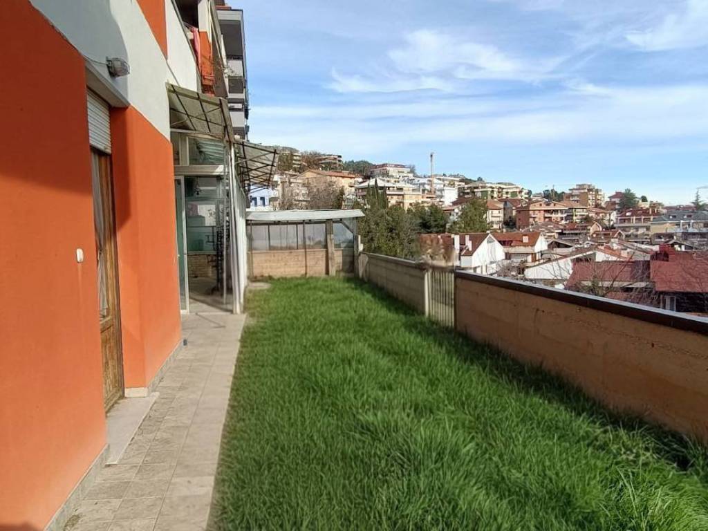 Appartamento a Teramo in Via Cona - Foto 4