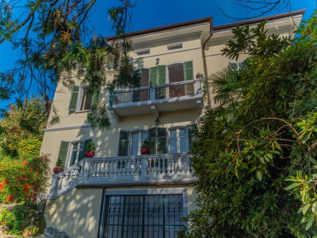 Villa a Castelletto sopra ticino in VIA CAMILLO BENSO CONTE DI CAVOUR, 40 - Foto 2