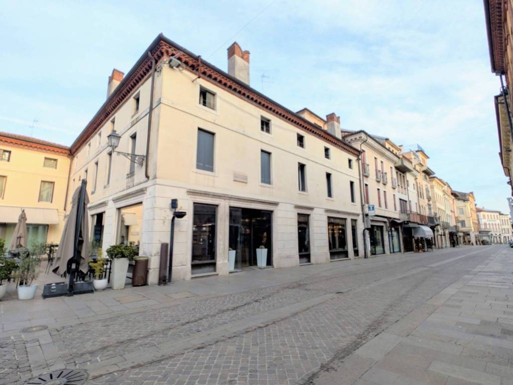 Appartamento a Thiene in Corso Giuseppe Garibaldi, 36 - Foto 3