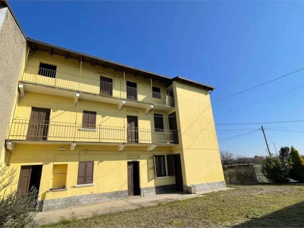 Rustico / casale a Oleggio - Foto 2