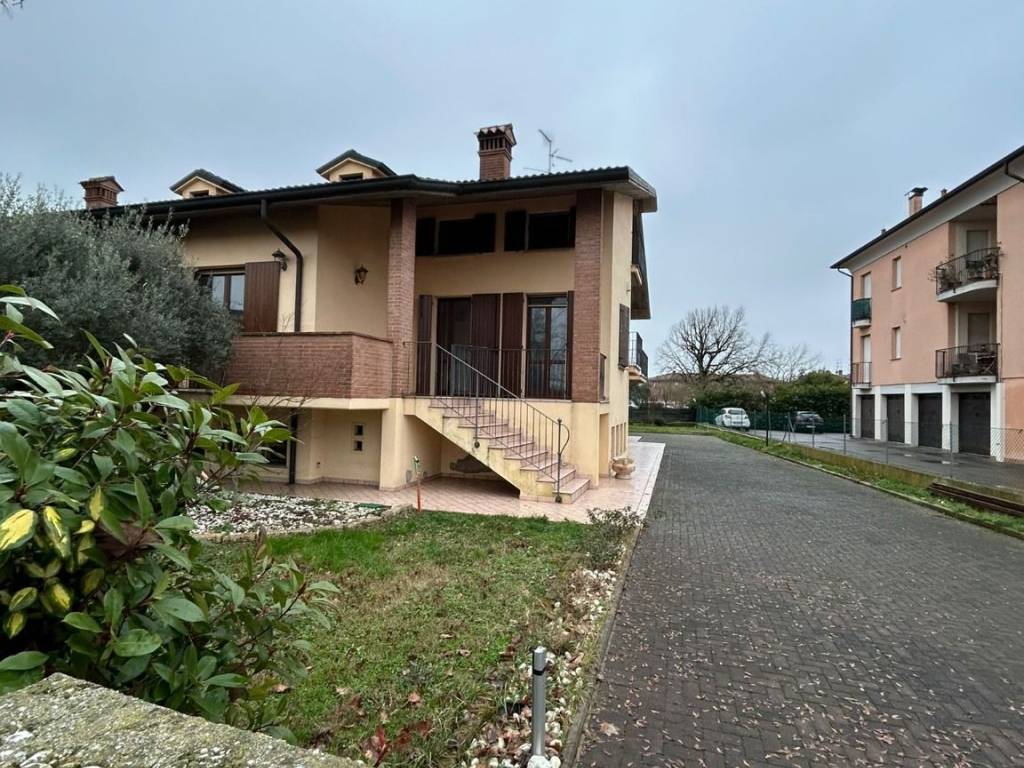Villa a San felice sul panaro in Via Massimo d'Azeglio - Foto 2