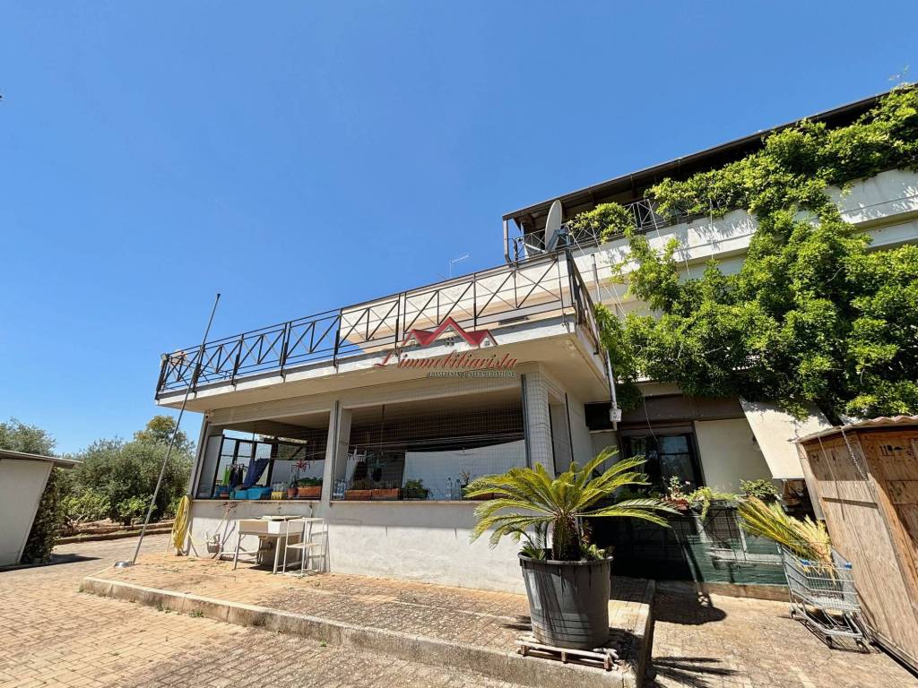 Villa a Cassano delle murge in Strada Provinciale di Cassano - Foto 4