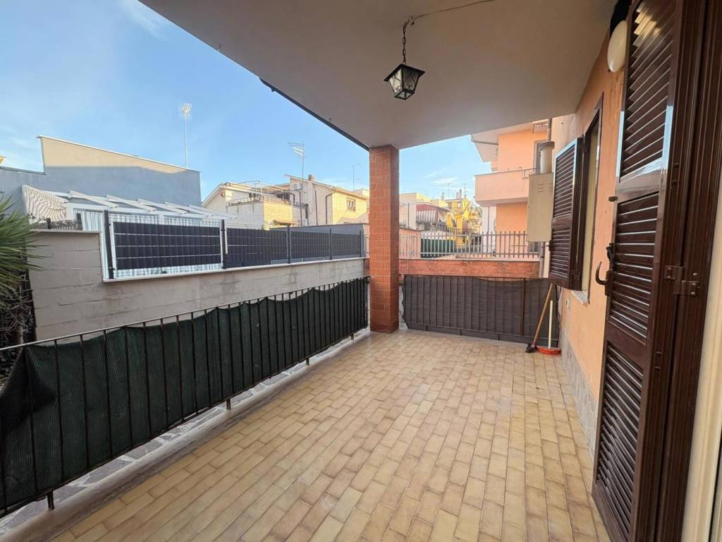 Appartamento a Guidonia montecelio in Via Cesare Battisti, 41 - Foto 2