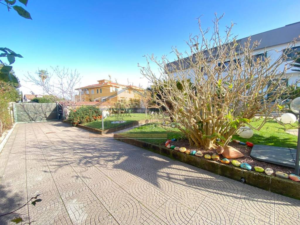 Villa a Giugliano in campania in Via Carrafiello - Foto 2
