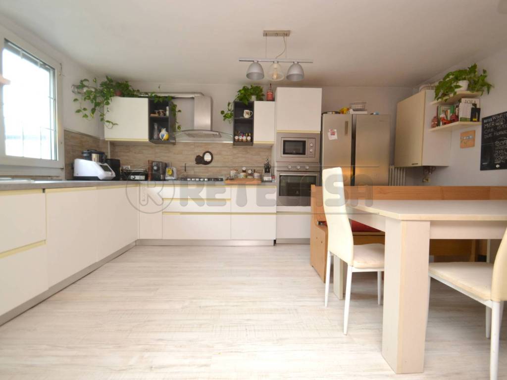 Appartamento a Valdagno in Via 4 Novembre, 10 - Foto 3