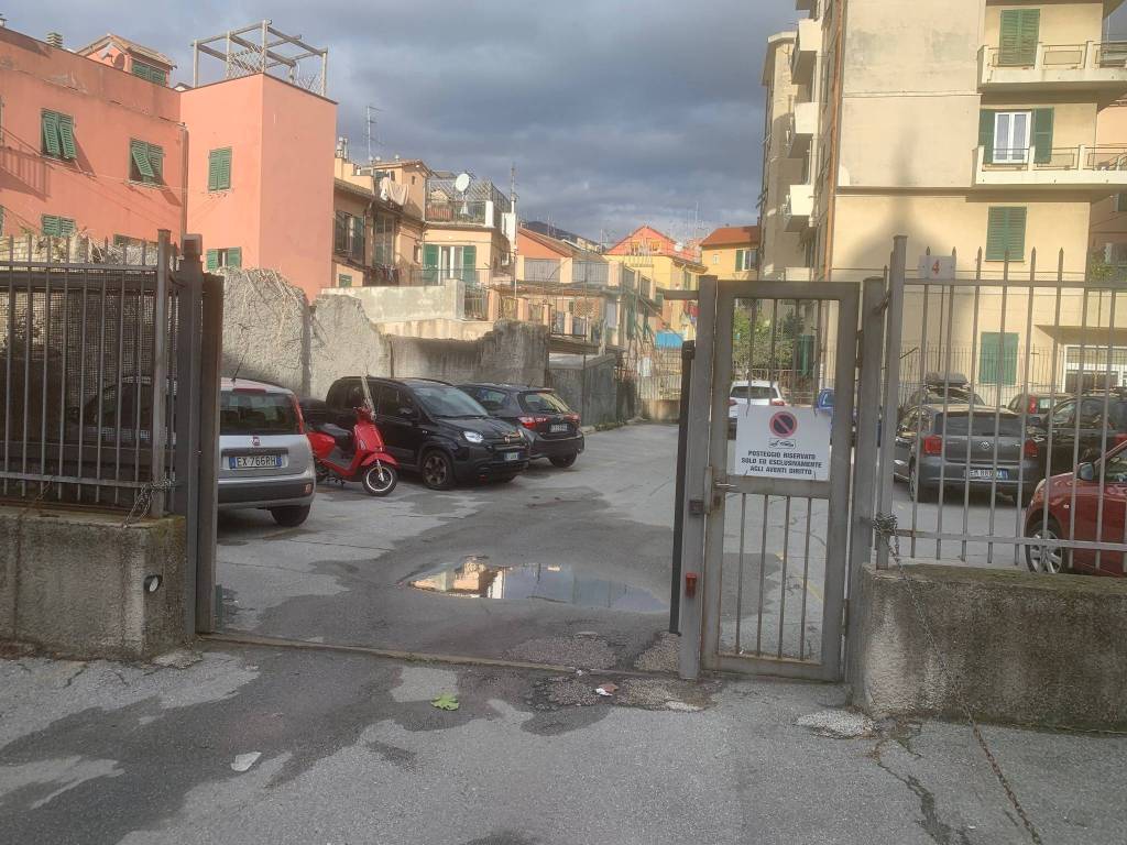 Box / garage a Genova in Via Chiesa di Rivarolo - Foto 2